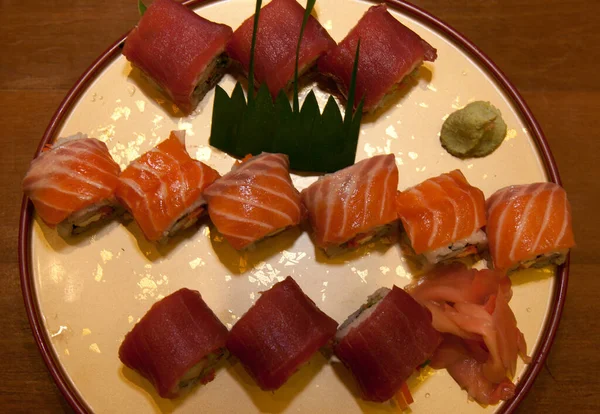 Japon Mutfağı Suşi Balıklı Asya Yemeği — Stok fotoğraf