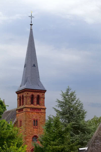 Eine Kirche Der Kleinstadt Saarburg Rheinland Pfalz Deutschland — Stockfoto