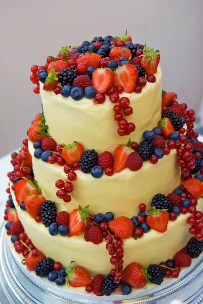 Gyümölcsös Esküvői Torta Háttérben Közelről — Stock Fotó