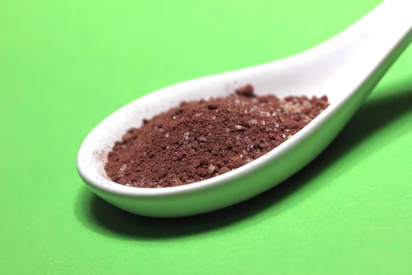 Polvo Cacao Azucarado Una Cuchara Porcelana —  Fotos de Stock