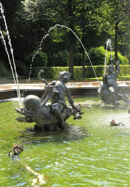 Fuente Detallada Delfines Foto Son Friedensengel Munich —  Fotos de Stock