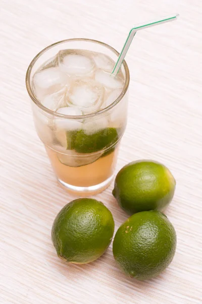 Alkoholfri Cocktail Joana Med Lime Och Halm — Stockfoto