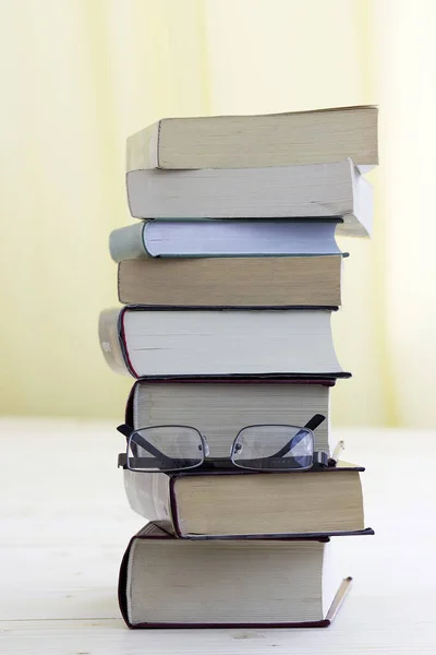 Apilamiento Libros Gafas — Foto de Stock