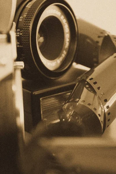Alte Vintage Kamera Auf Schwarzem Hintergrund — Stockfoto