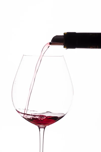 Şarap Bardağına Siyah Şarap Dolduruyorum — Stok fotoğraf