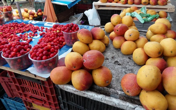 Leckere Und Frische Lebensmittel Auf Dem Lokalen Markt — Stockfoto