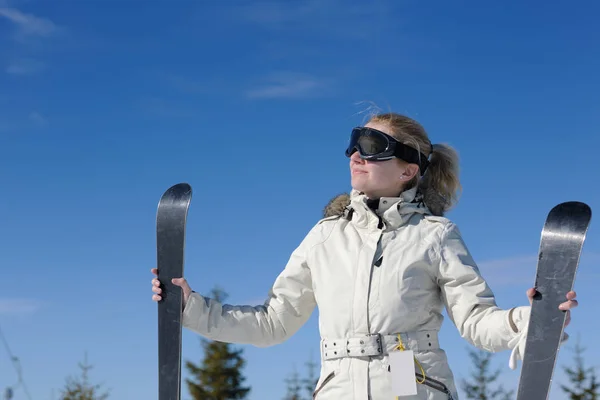 Vinter Kvinna Ski Sport Kul Resa Snö — Stockfoto
