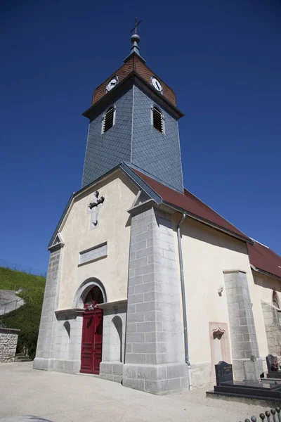 Igreja Francesa Com Céu Azul — Fotografia de Stock