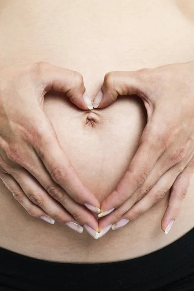 Coração Barriga Uma Mulher Grávida — Fotografia de Stock