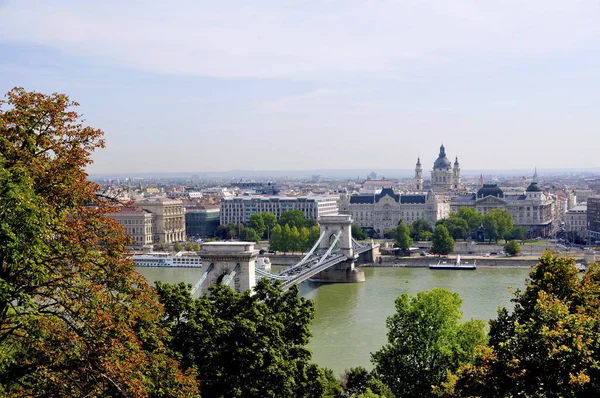 Most Łańcuchowy Pałacem Gresham Bazyliką Sankt Stephen Budapest Węgry — Zdjęcie stockowe