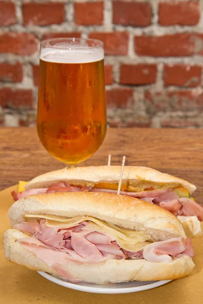 Sanduíche Com Presunto Bier — Fotografia de Stock