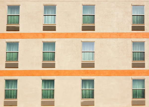Tres Filas Ventanas Edificio Apartamentos — Foto de Stock