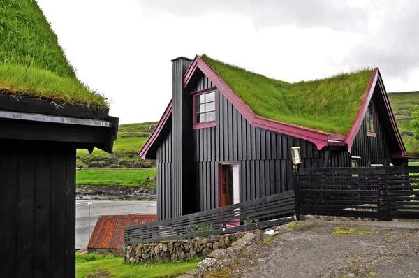 Casas Cobertas Grama Nas Ilhas Faroé Aldeia Leynar — Fotografia de Stock