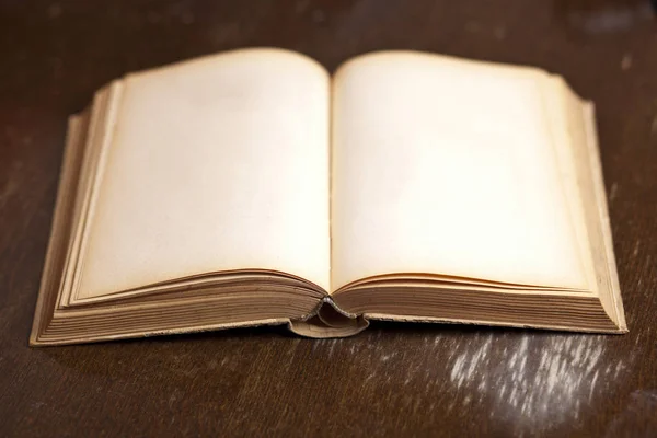 Antiguo Libro Antiguo Sobre Mesa Madera — Foto de Stock