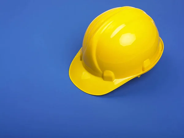 Casque Hard Hat Jaune Sur Bleu — Photo