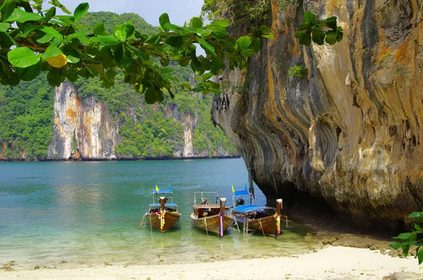 Plage Tropicale Bateaux Queue Longue Mer Andaman Thaïlande — Photo