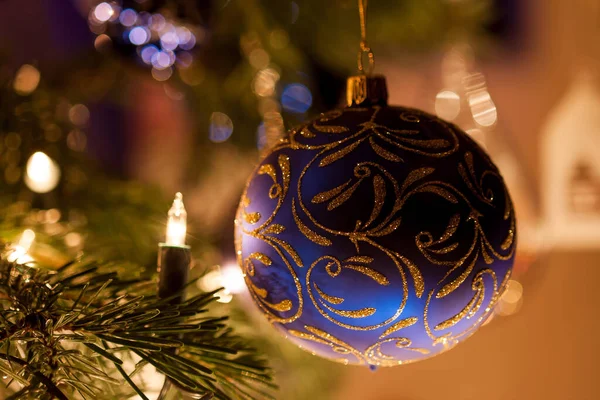 Bal Noël Bleu Avec Ornements Dorés Sur Arbre Noël Avec — Photo