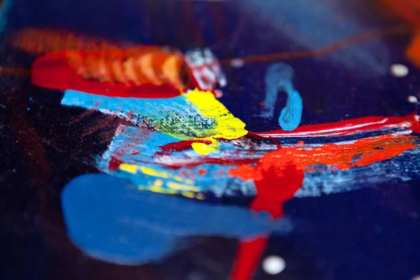 Pinsel Und Farben Auf Der Farbpalette — Stockfoto