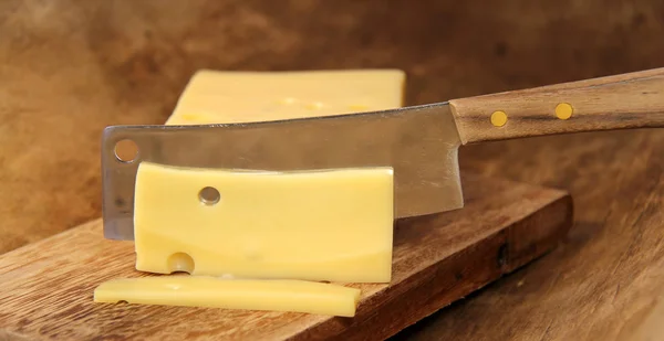 Sýr Nůž Dřevěném Stole — Stock fotografie