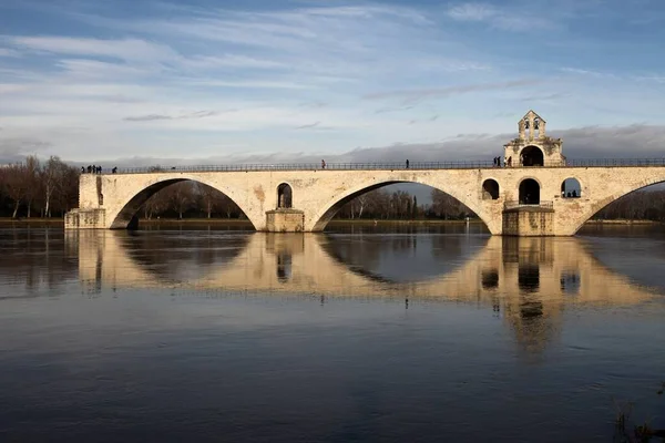 Διάσημη Γέφυρα Pont Avignon Κατά Μήκος Του Ποταμού Ροδανού — Φωτογραφία Αρχείου