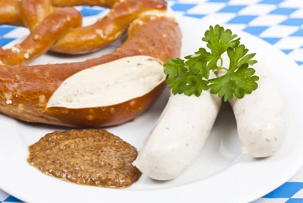 Bavarian Sosis Sapi Muda Dan Pretzel — Stok Foto