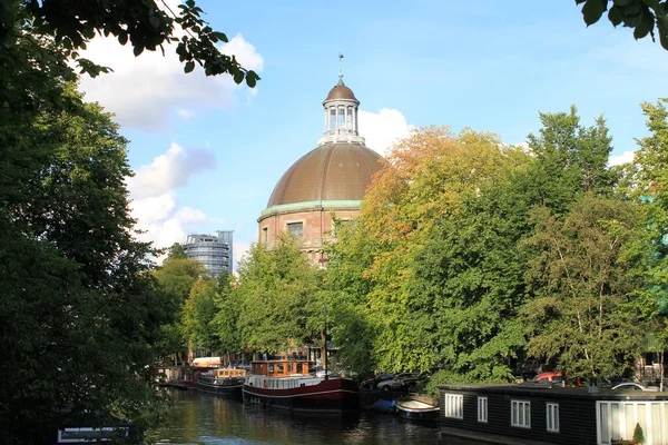 Церква Круглої Лютера Амстердамі — стокове фото
