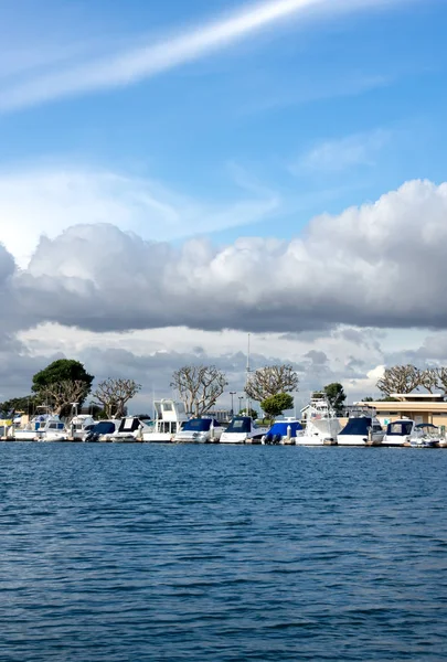 Nuages Gonflés Planent Dessus Des Yachts Amp — Photo