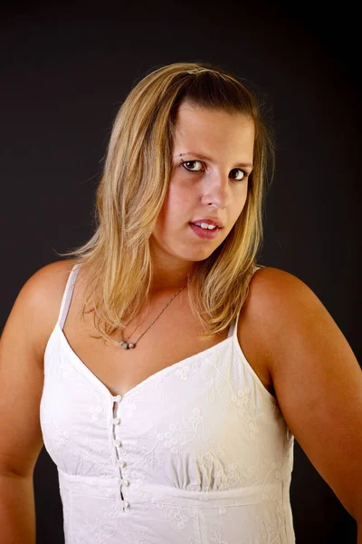 Jong Blond Vrouw Zwarte Achtergrond Studio Shot — Stockfoto