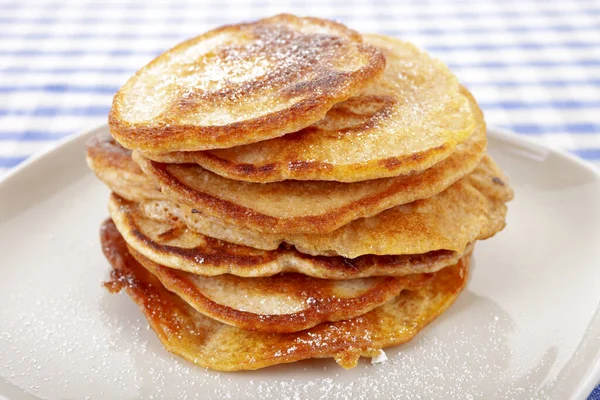 Setumpuk Pancake Buatan Sendiri Dan Gula — Stok Foto