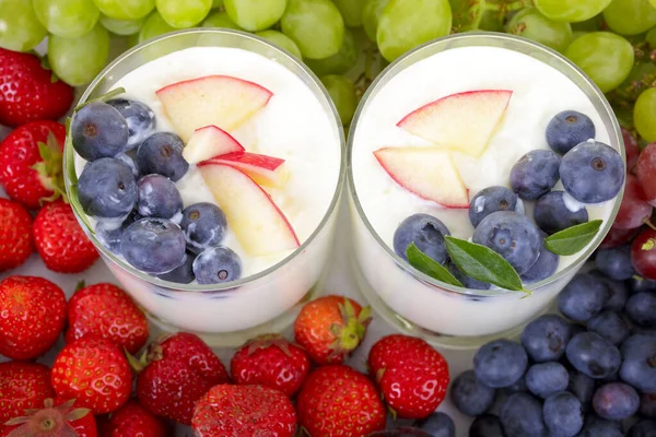 Frischer Joghurt Mit Blaubeere Und Apfel Auf Früchtehintergrund — Stockfoto