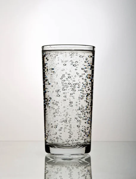 Склянка Води Бульбашками — стокове фото
