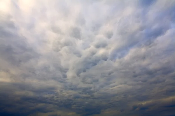 Gyönyörű Fehér Nyári Felhők Mint Érdekes Háttér — Stock Fotó