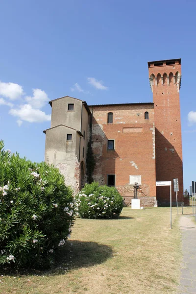 Каделла Замок Пизе Тоскана — стоковое фото