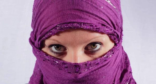 Jonge Moslim Vrouw Hijab Met Sjaal — Stockfoto