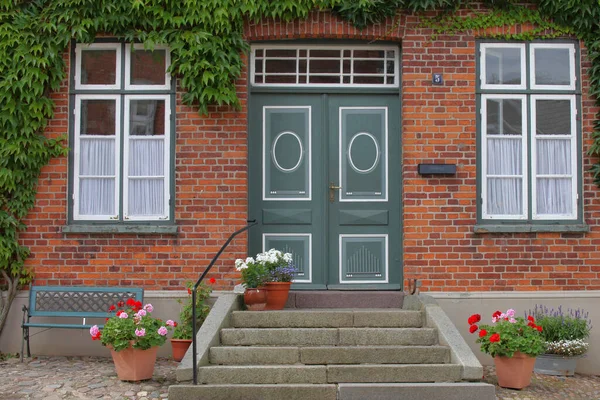 Idílico Edificio Residencial Una Pequeña Ciudad Del Norte Alemania — Foto de Stock
