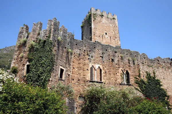 Slott Ruiner Trädgården Ninfa Italy — Stockfoto