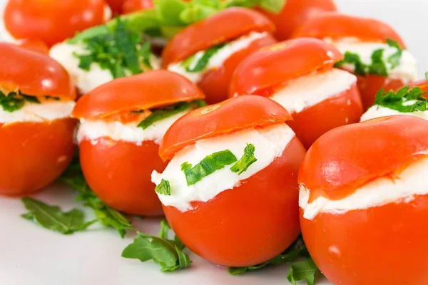 Leckere Gefüllte Tomaten Mit Frischkäse — Stockfoto