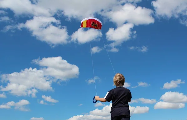 Child Flying Kite — Stock Photo, Image