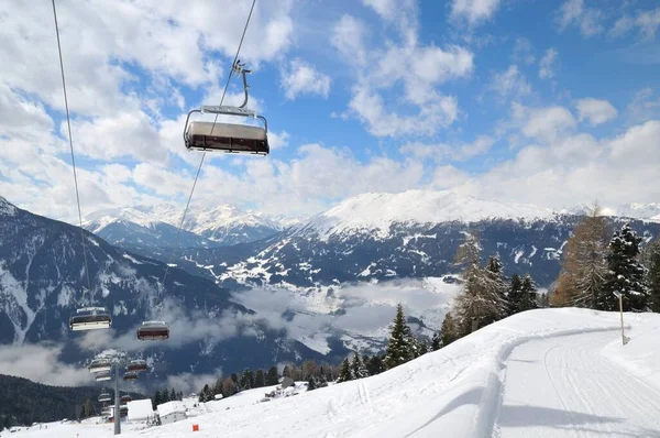 Empty Ski Lift Beautiful Winter Snowy Ορεινό Τοπίο Θέρετρο Άλπεις — Φωτογραφία Αρχείου