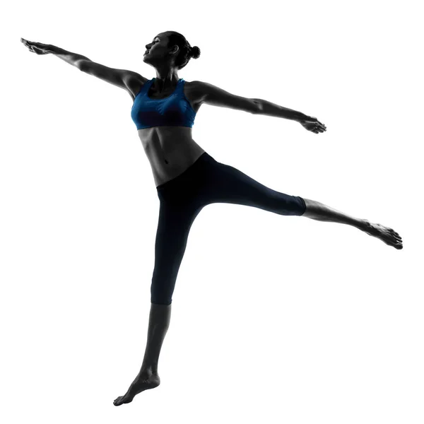 Una Mujer Caucásica Haciendo Ejercicio Saltando Estirándose Bailando Estudio Silueta —  Fotos de Stock