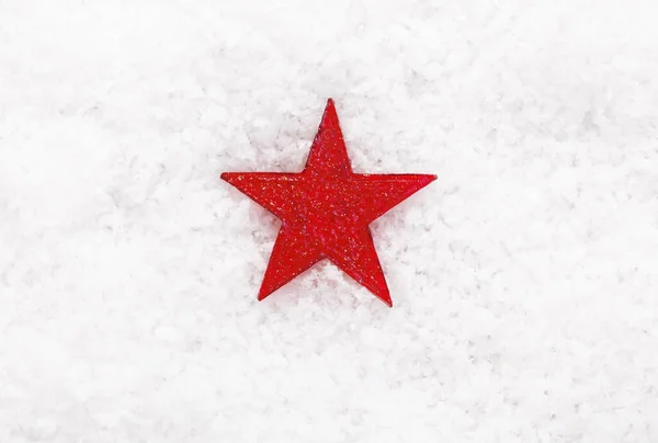 Kleurrijke Rode Kerstster Decoratie Wintersneeuw Gecentreerd Het Beeld Met Copyspace — Stockfoto