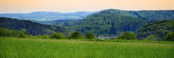 Landschap Met Bossen Heuvels Aan Voorkant Van Het Dorp Honzrath — Stockfoto