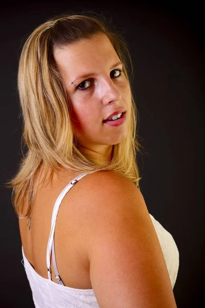 Jong Blond Vrouw Zwarte Achtergrond Studio Shot — Stockfoto