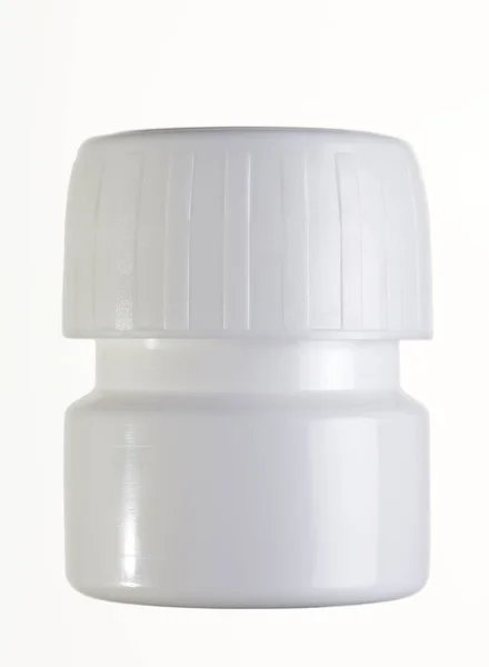 在白色背景下隔离的塑料药丸容器的闭合 — 图库照片