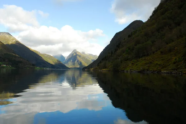 Norway Fjrland Hermosas Montañas — Foto de Stock