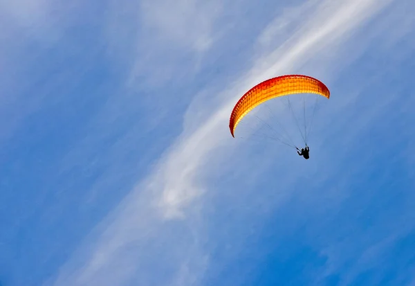 Zimowe Góry Paralotniarstwo Tłem Nieba Bez Horyzontu — Zdjęcie stockowe