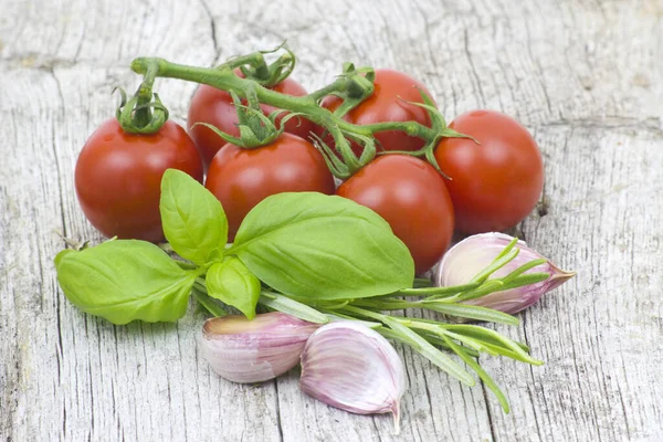 Close Fresh Herbs Tomatoes Garlic — Stock Photo, Image