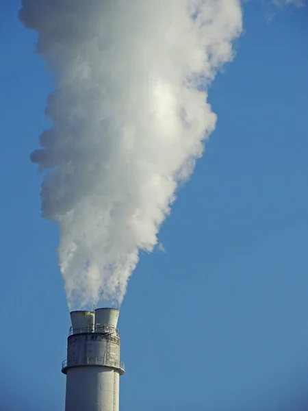 Chimenea Industrial Fábrica Humo —  Fotos de Stock