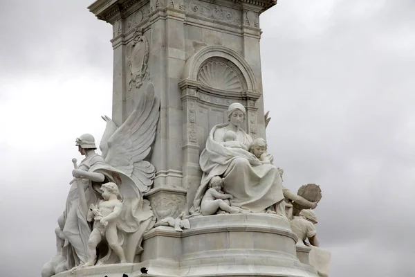 Details Victoria Denkmal Auf Dem Buckingham Palast Kreisverkehr London Großbritannien — Stockfoto
