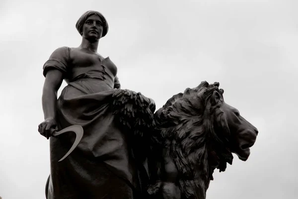 Estátuas Londres Frente Palácio Buckingham — Fotografia de Stock